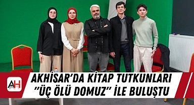 Akhisar'da Kitap Tutkunları "Üç Ölü Domuz" ile Buluştu