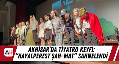 Akhisar'da Tiyatro Keyfi: "Hayalperest Şah-Mat" Sahnelendi