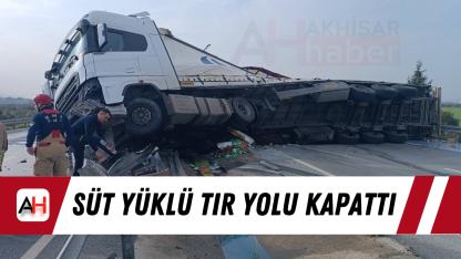Süt Yüklü Tır Yolu Kapattı