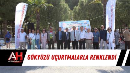 Gökyüzü Uçurtmalarla Renklendi